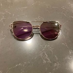 Gold, wired framed sunglasses with mirrored pink lenses!